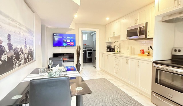 2BR Walkout Suite | 2 Parking | Pool | Walk to GO