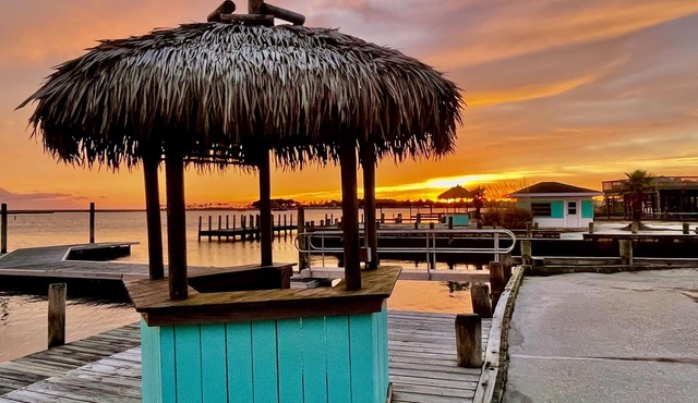 2BR Waterfront Cottage with the Most Spectacular View of lighthouse!