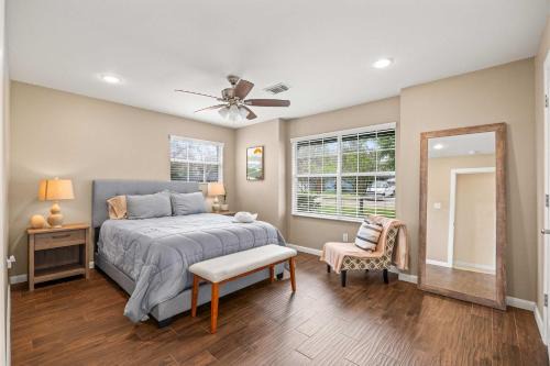 2BR with Movie Room I Pool I Easy Access to NRG