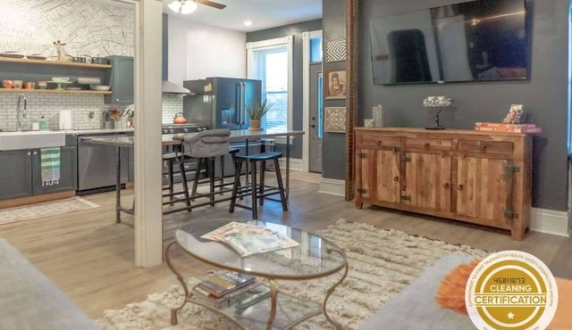 2BR with Workspaces & Deck ABODEbucks