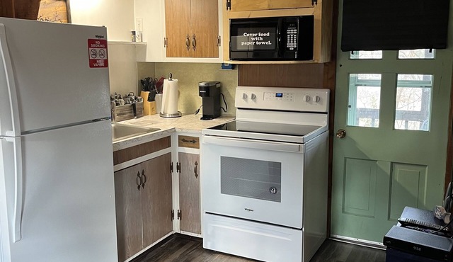 2BR1BA cottage- Seasonal lake view, minutes to Lake Cumberland Regional Hospital