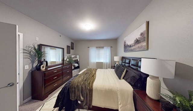 2BR2B w/Hot Tub, Pool, and Gym