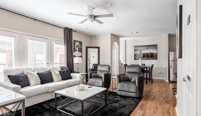 2BR2BA Luxury Apt in Bricktown,Walk to Riverwalk & OU Med Center w Gym & Pool