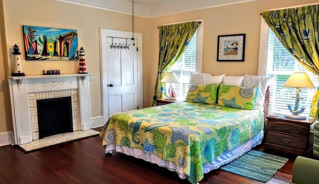 2brCoastalColonialApt between Jekyll & St Simons Islands beaches& near Downtown!