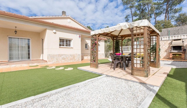 2CAROL01 - Nice 4 bedroom house with private pool located in a quiet residential area