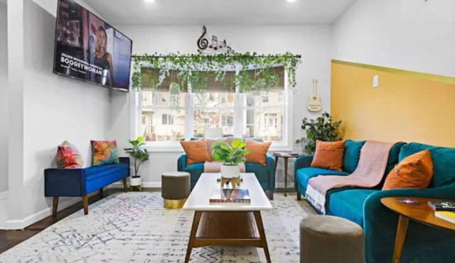 2Day+ Stay Sale 80" Projector King Bd Near Airport