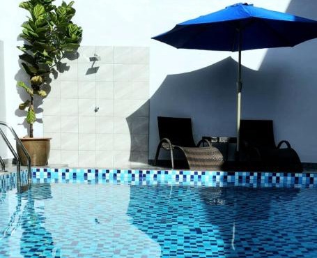 2Houses with A Huge Private Pool 8 Bedrooms & 8 Bathrooms