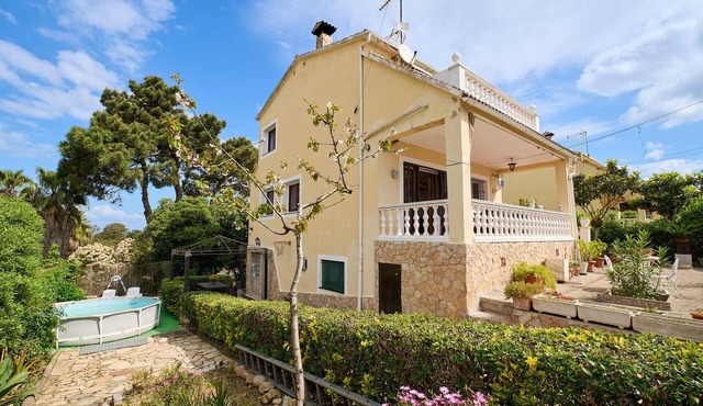 2JUL01 - House for 8 people located in a quiet area just 7 km from the beach of Lloret de Mar.