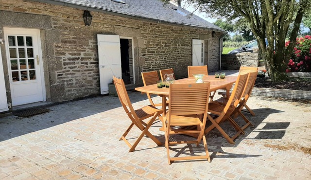 2km from the beach, charming family house totally refurbished in private area