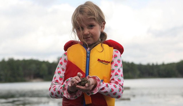 2Lakes 6BR 3BA Hot Tub Close to Traverse City Pontoon and Kayaks available