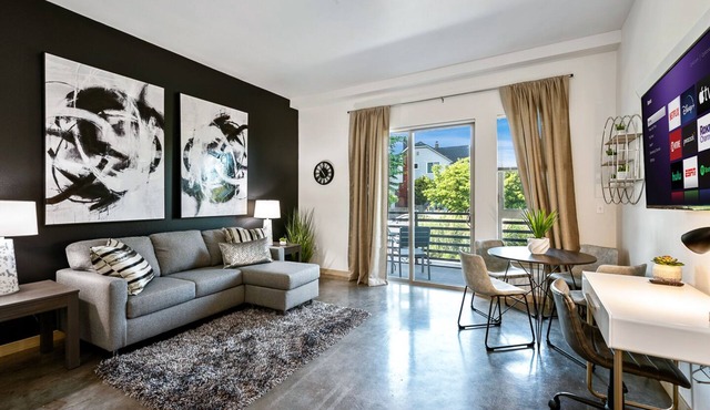 2miles→Downtown ★ 2miles→Hospitals ★ Patio + Rooftop ★ FREE Wi-fi ★W/D