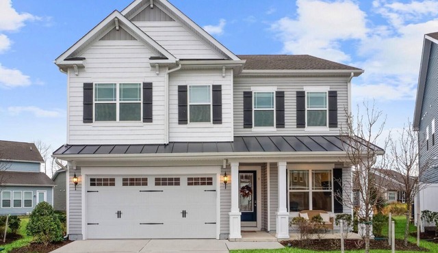 <2miles from Bethany Beach w/access to Community Pool; Large families welcome!