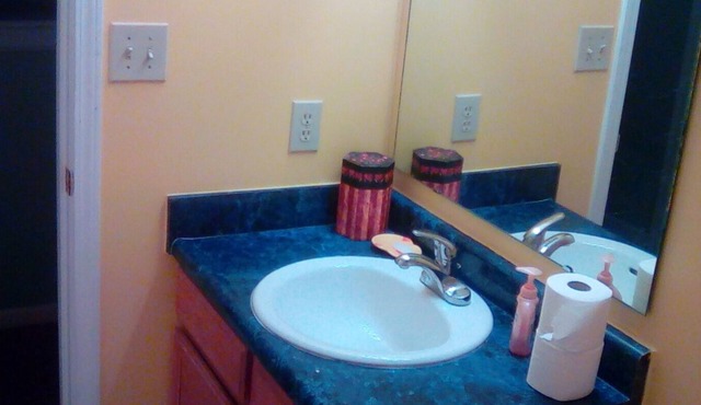 2Miles from the Indy500Race fans 180 a night or 800 a week for nice room