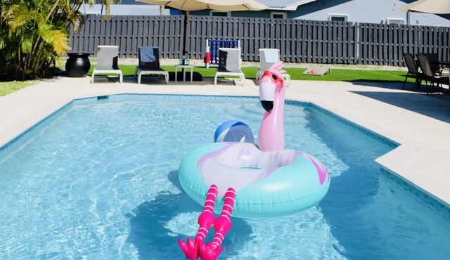 2miles to Beach, Entire Home + Guest House + Heated Pool