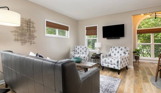 2min walk downtown|Pet Friendly|Offstreet Parking