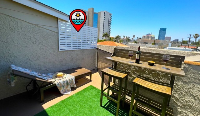 2min Walk to BEACH - SPACIOUS 3-Bedroom 1600sq ft BEACH Pad - AC, Patio, PARKING