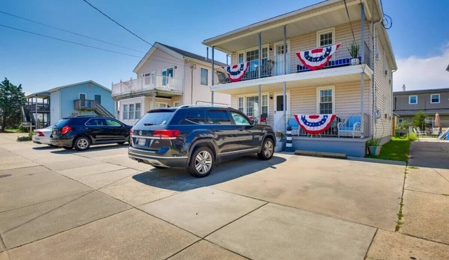 2nd Floor 3-bedroom unit in beautiful North Wildwood-block to the beach!