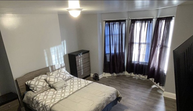 2nd floor Accommodating Contemporary Clean and safe 3 bedroom Apartment