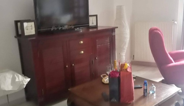 2ND FLOOR APARTMENT FACING THE PARK