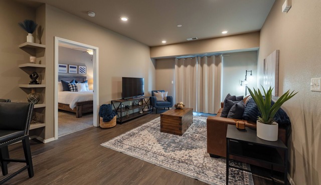 2nd Floor Apt + Amenities - South Springfield