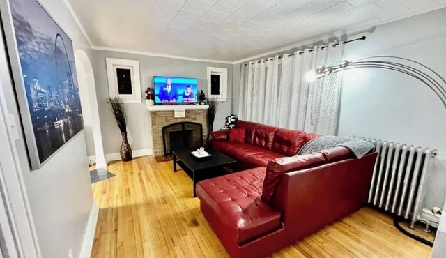 2nd Floor, Brick Duplex near the Hill