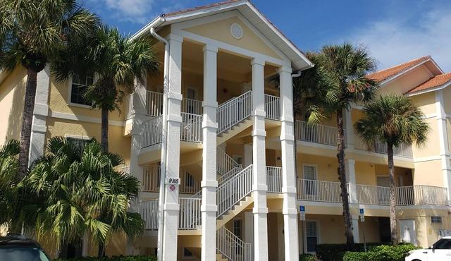 2nd floor condo at Coral Falls in Lely Minutes from Marco Island & Naples beach!