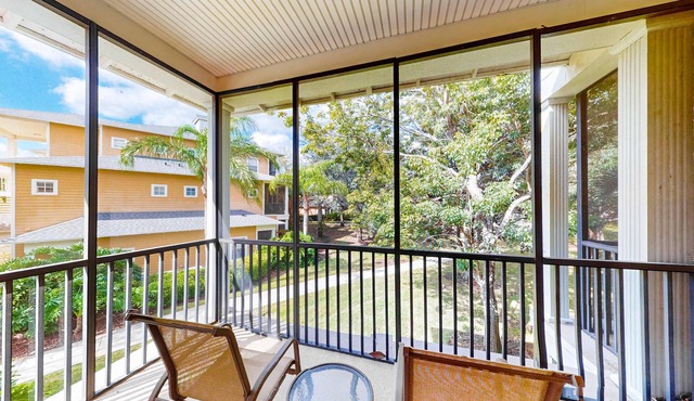 2nd floor condo w/basketball court, pools, near theme parks, tennis court