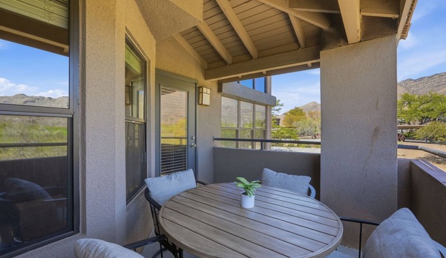 2nd Floor Corner Condo - Magnificent Mountain View with many windows to enjoy
