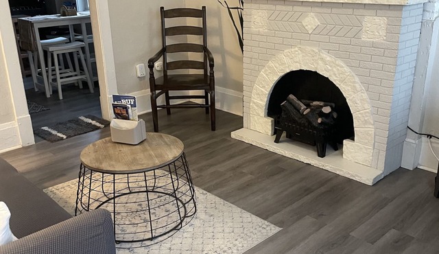 2nd. Floor Cozy Buffalo Medical Corridor Apartment. Parking