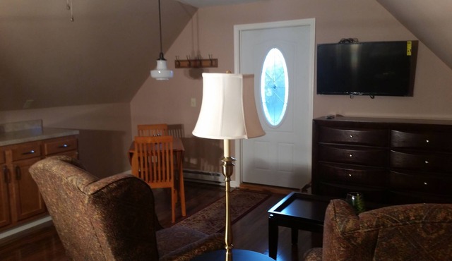 2nd Floor, Efficiency, Private Entrance