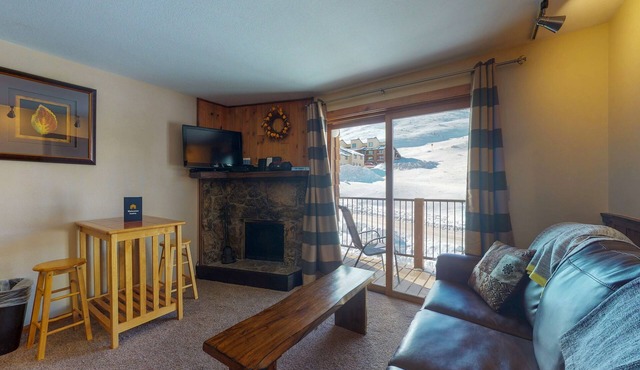 2nd-floor mountain-view condo with sauna, balcony, kitchen - walk to lifts