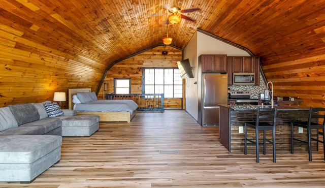 2nd-floor studio w/Seneca Lake views, spacious deck, full kitchen, gas grill