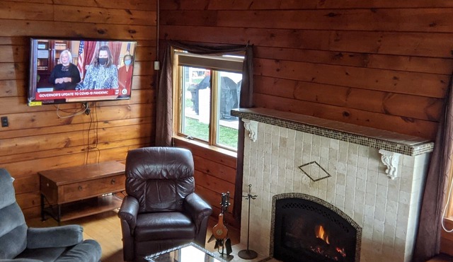 2nd Floor Upper Lakeside Duplex with a bird`s eye view