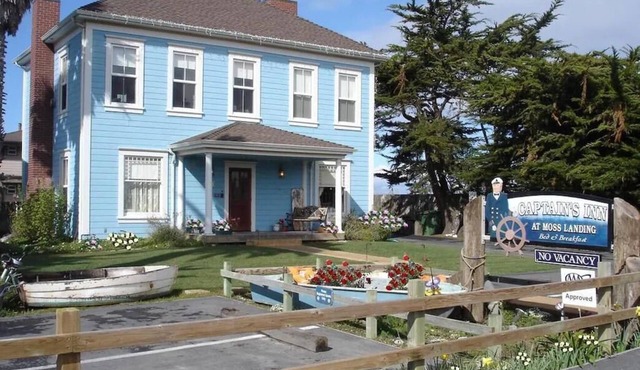 2nd floor(Upstairs/Level 01) - Historic House - Fireplace.
