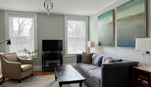 2nd of 4 Hotel-Style Apts in Historic Row House - Walk to HWS, Lake, Linden St.