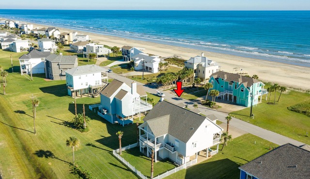 2nd Row Dog Friendly Home w/Gulf views, Covered Deck, Close to Beach