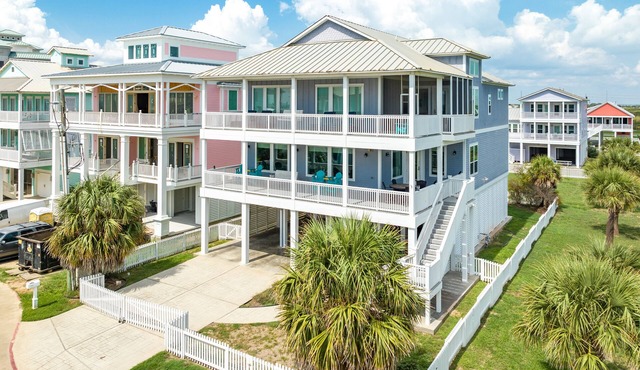 2nd Row Dog Friendly Home w/Gulf views, 2 Decks, Screened Area