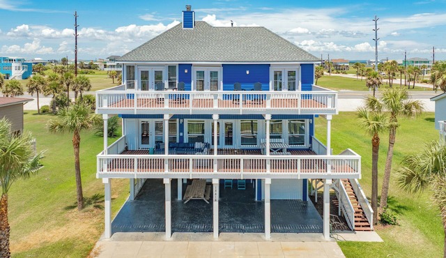 2nd Row Gulf views, 2 decks, Updated Private Beach House