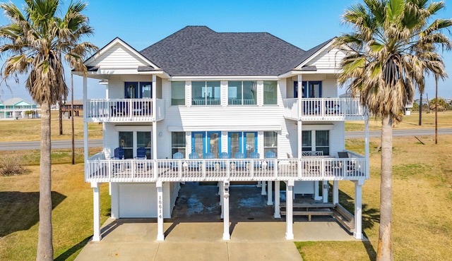 2nd Row Gulf Views, 3 Decks, Beach Equipment/Toys, Steps from the Beach!