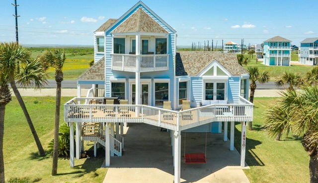 2nd row Gulf Views w/Large Deck, Open Living, Private Bedrooms - Cool & Coastal
