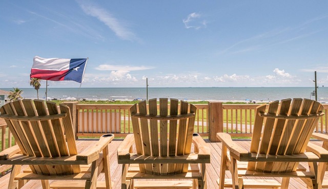 2nd Row | Seaviews | 2 Kitchens | Small Dogs OK
