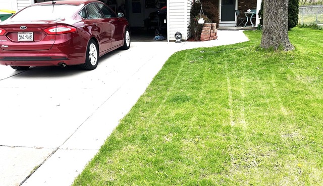 2nd Story of Duplex 10 min. from Lambeau Field