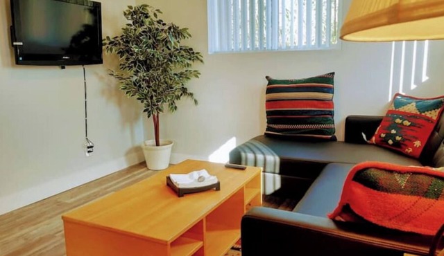 2nd Story Open Air Balcony; Welcoming Apartment!nn
