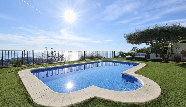 2PAL01- House with private pool and beautiful sea views located near the beach