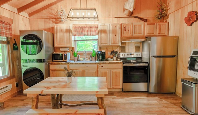 2Q Cabin near Leesville Lake ~Pets welcome~