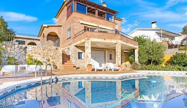 2SOT01 - Nice house for 8 people with private pool located in a quiet residential area