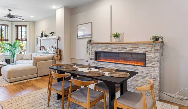 2x King Beds, 1x Trundle Bed, Fireplace, Private Backyard, Washer/Dryer