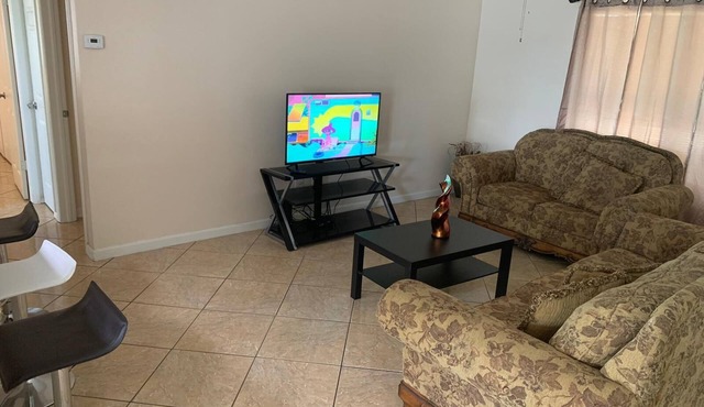 2x1 Home 10 minutes from UCF