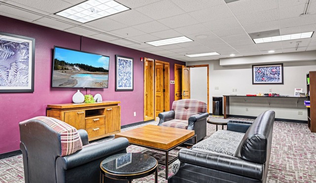 2x3BR near West Entrance, Pool, Hot tub, game room