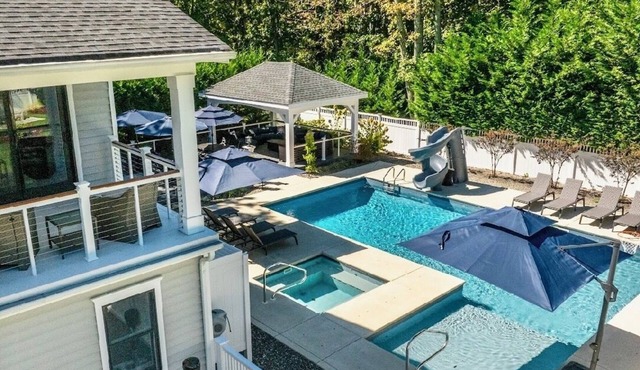 3,000 sq.ft. 10 Guests, 4-Bed, 3-Bath, Pool, Spa, Outdoor Kitchen, Garden, WiFi.